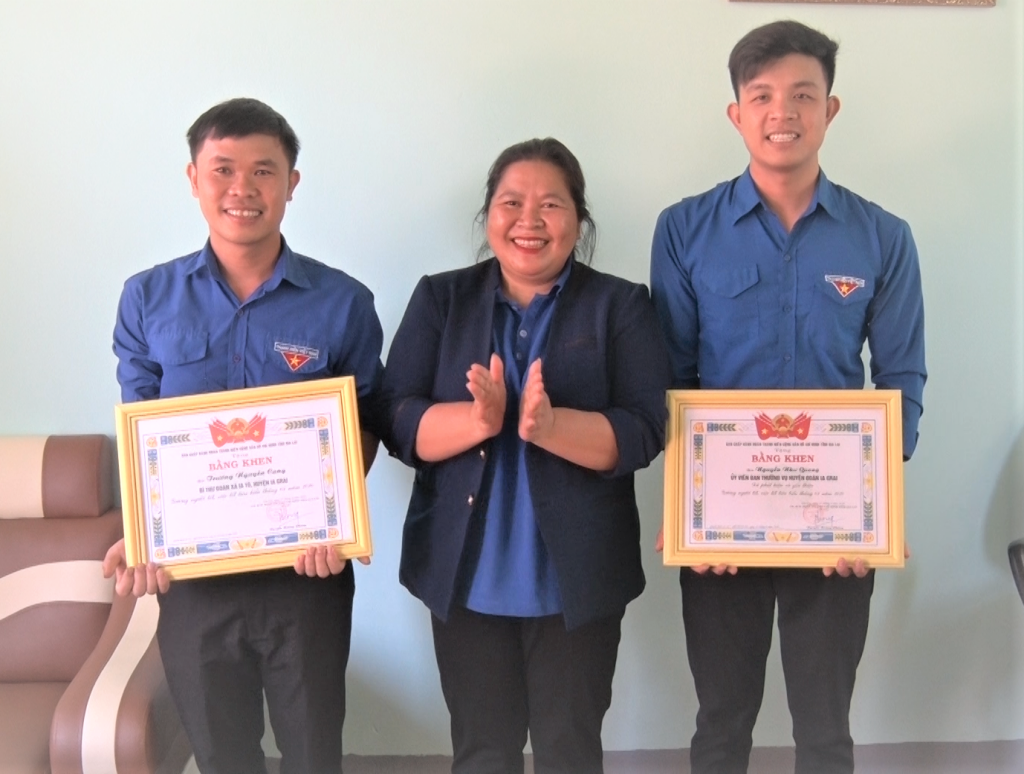 Gia Lai: Trao tặng Bằng khen cho các gương người tốt, việc tốt