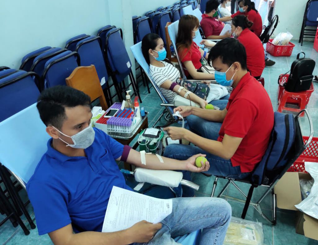 Cán bộ, đoàn viên thanh niên Khối các cơ quan và doanh nghiệp tỉnh tham gia hiến máu tình nguyện năm 2020