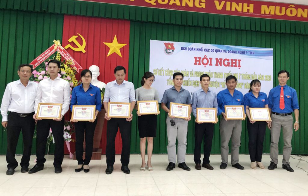 Đoàn khối sơ kết công tác đoàn và phong trào thanh thiếu nhi 7 tháng đầu năm và tổng kết chiến dịch tình nguyện “Kỳ nghỉ hồng” năm 2020