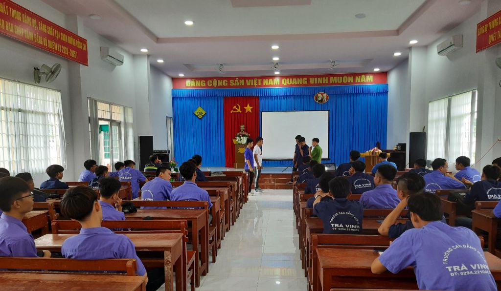 Đoàn Trường Cao đẳng Nghề Trà vinh tổ chức tập huấn tuyên truyền pháp luật, hướng dẫn kỹ năng thực hành xã hội cho sinh viên năm 2020