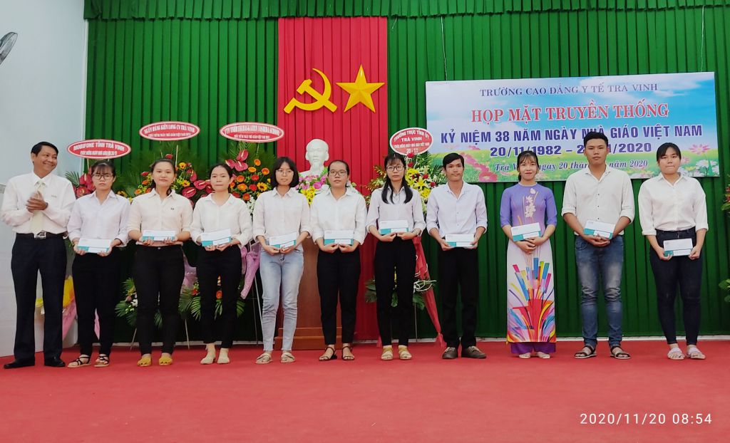 Đoàn Trường Cao đẳng y Tế Trà Vinh trao 20 suất học bổng cho sinh viên