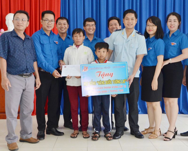 Lan tỏa tinh thần làm theo gương Bác