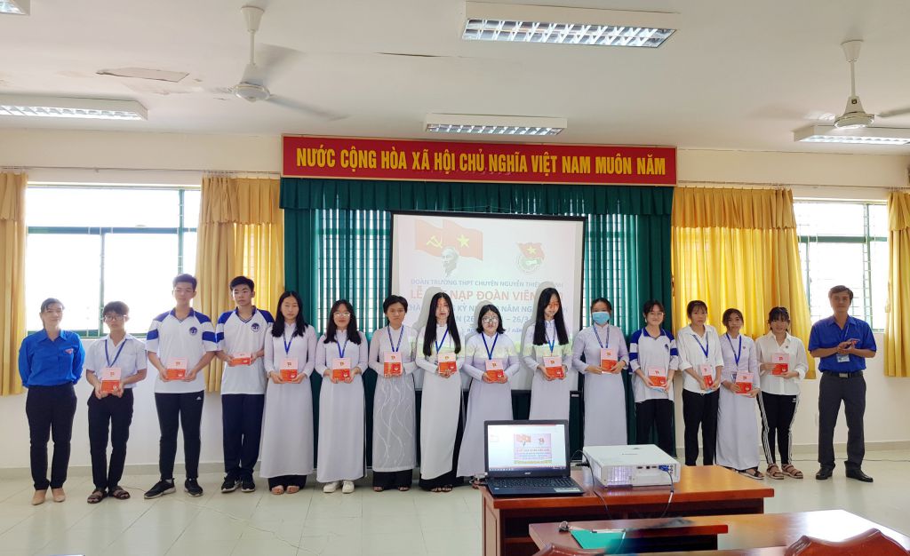 Đoàn khối Trà Vinh: 282 Thanh niên ưu tú được kết nạp vào Đoàn TNCS Hồ Chí Minh trong Tháng thanh niên 2021
