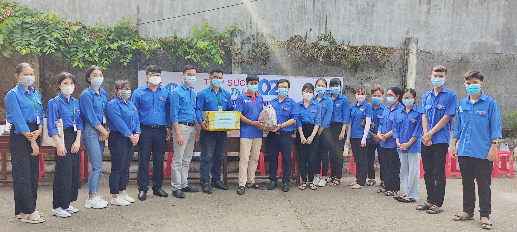 Đoàn ủy Bệnh viện Đa khoa tỉnh đồng hành cùng màu áo xanh tình nguyện “Tiếp sức mùa thi” năm 2021