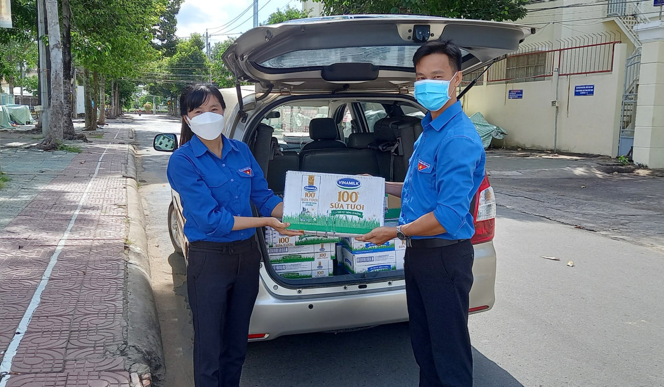 Chương trình “Hộp sữa yêu thương – Chung tay chia sẻ”