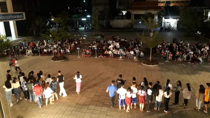 Đoàn Trung tâm GDTX HNDN TP. Trà Vinh tổ chức các hoạt động giao lưu văn nghệ giữa các câu lạc bộ tổ, nhóm của trường