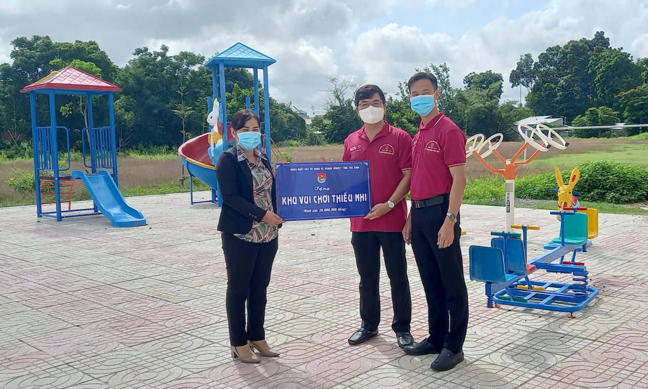 Đoàn khối bàn giao điểm sinh hoạt vui chơi cho thiếu nhi trên địa bàn dân cư