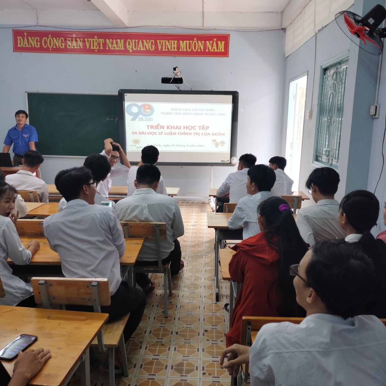 282 Đoàn viên mới kết nạp được học tập, bồi dưỡng các bài học lý luận chính trị của đoàn 2021