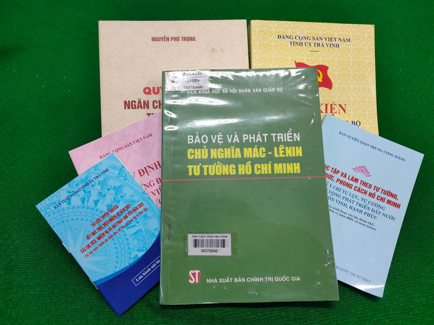 Giới thiệu cuốn sách “Bảo vệ và phát triển Chủ nghĩa Mác – LêNin tư tưởng Hồ Chí Minh”