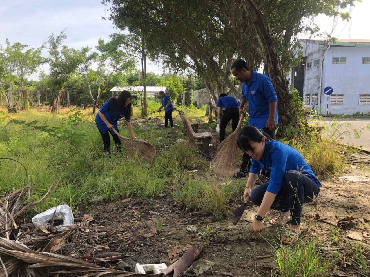 Tuổi trẻ Đoàn cơ sở Sở Giao thông vận tải xung kích bảo vệ môi trường Chào mừng Đại hội đại biểu Đoàn TNCS Hồ Chí Minh Khối các cơ quan và doanh nghiệp tỉnh Trà Vinh lần thứ VII, nhiệm kì 2022 – 2027