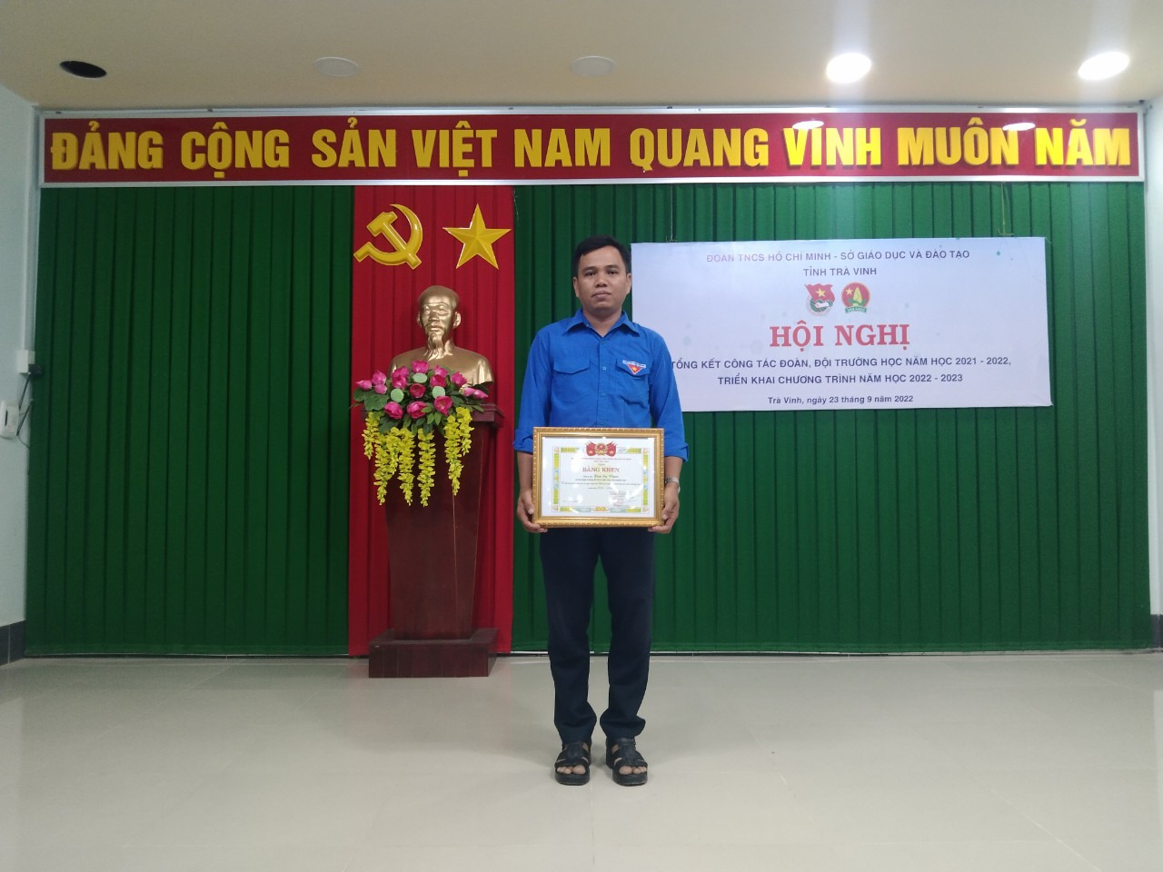 Thầy Kim SaVane – Tấm gương sáng trong việc học tập và làm theo lời Bác