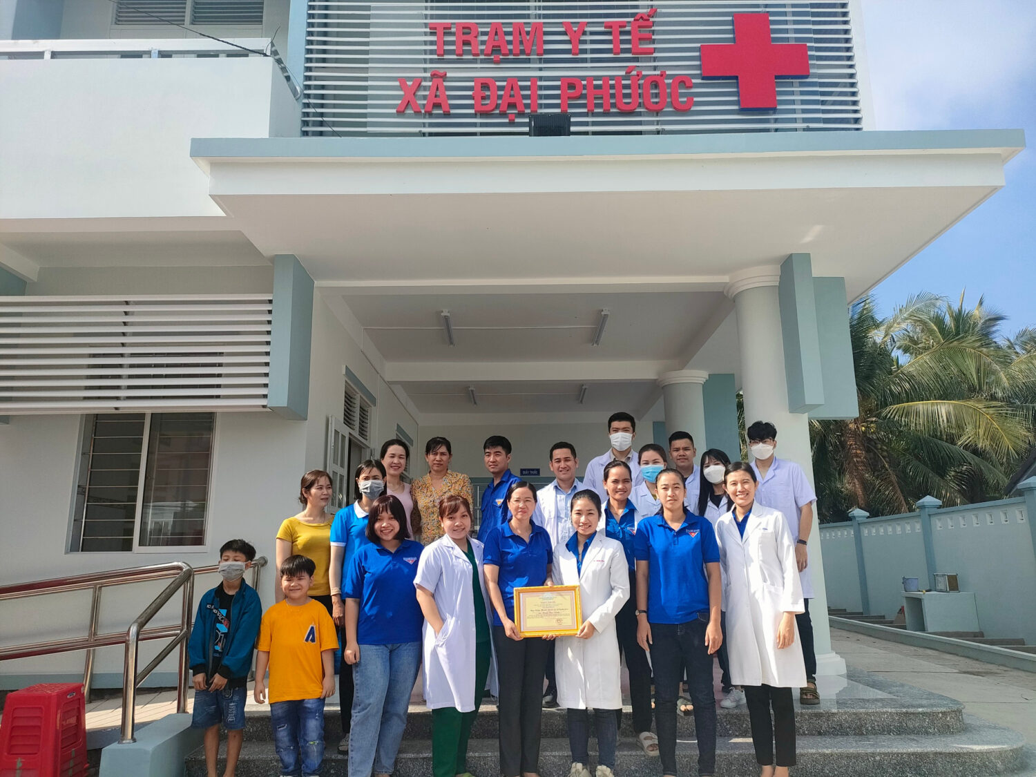 Đoàn cơ sở Bệnh viện Đa khoa Trà Vinh tổ chức khám bệnh, cấp thuốc miễn phí cho gia đình chính sách, người dân có hoàn cảnh khó khăn