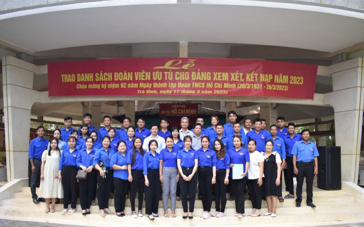 Đoàn cơ sở Sở Văn hoá, Thể thao và Du lịch trao danh sách Đoàn viên ưu tú cho cấp ủy Đảng xem xét kếp nạp năm 2023