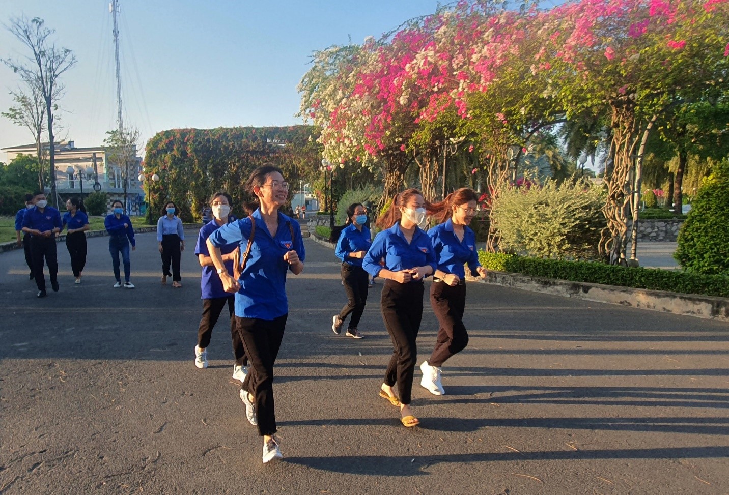 Chi đoàn Văn phòng Uỷ ban nhân dân tỉnh hưởng ứng Chương trình “Những bước chân vì cộng đồng”