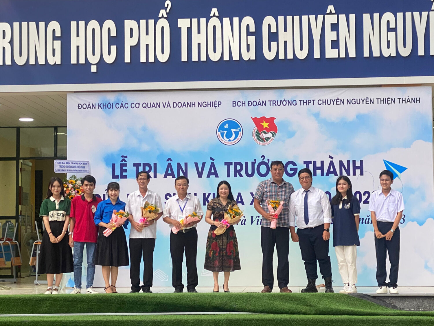 Đoàn trường THPT Chuyên Nguyễn Thiện Thành tổ chức lễ “Tri ân và trưởng thành” cho học sinh khối 12