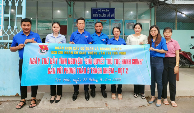 Đoàn khối tổ chức ngày thứ bảy tình nguyện “giải quyết thủ tục hành chính” gắn với phong trào 3 trách nhiệm, đợt 2 năm 2023