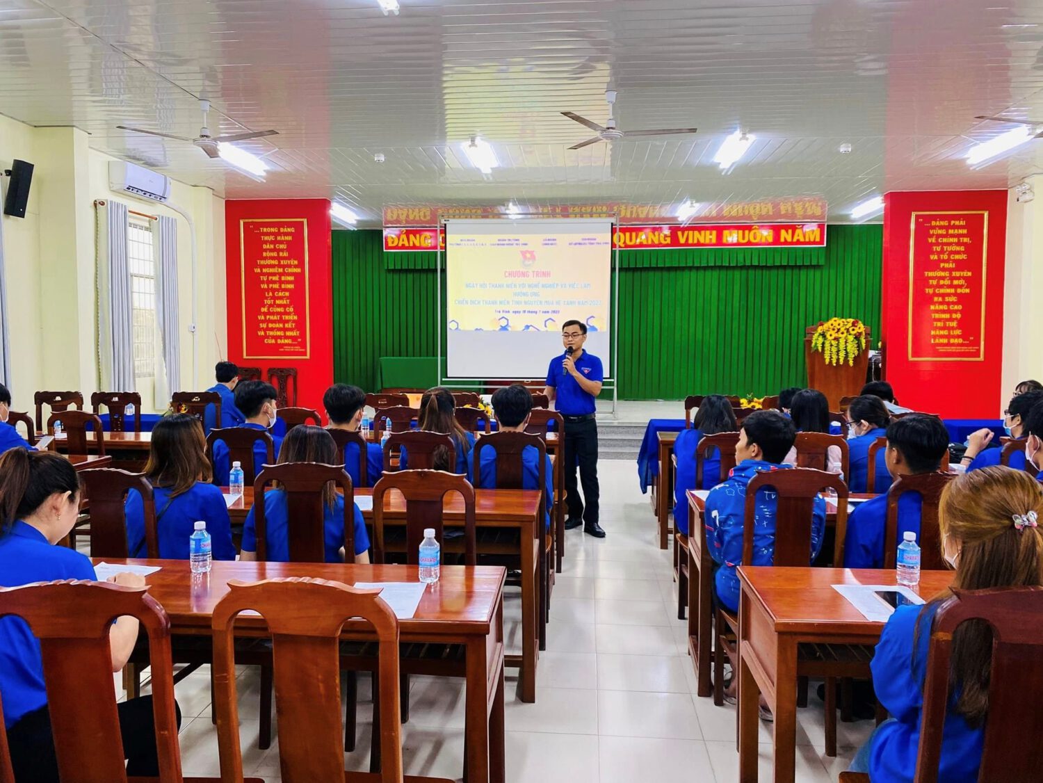 Đoàn trường Cao đẳng Nghề Trà Vinh tổ chức tư vấn hướng nghiệp cho đoàn viên, thanh niên trong chiến dịch thanh niên tình nguyện hè năm 2023