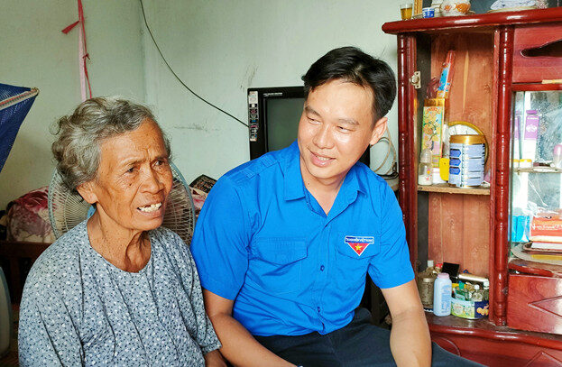 Đoàn khối thăm, tặng quà Cựu thanh niên xung phong nhân dịp kỷ niệm 73 năm Ngày truyền thống lực lượng Thanh niên Xung phong (15/7/1950 – 15/7/2023)