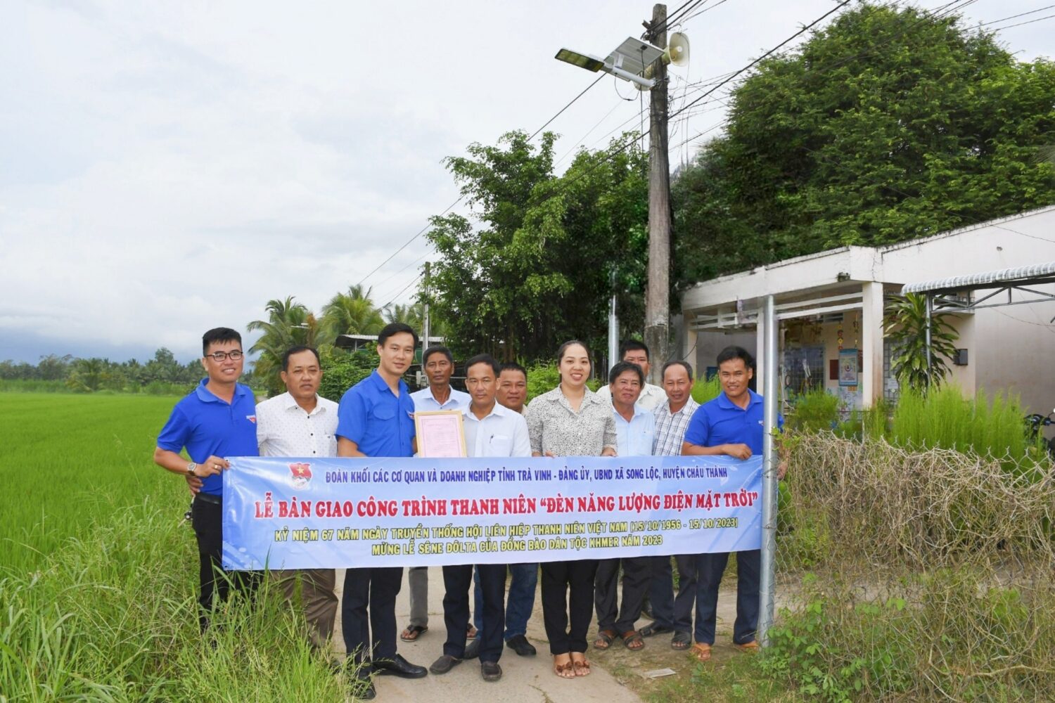 Đoàn khối bàn giao công trình thanh niên “tuyến đèn năng lượng điện mặt trời”, chào mừng kỷ niệm 67 năm Ngày truyền thống hội Liên hiệp Thanh niên Việt Nam (15/10/1956 – 15/10/2023), mừng lễ cổ truyền Sêne Đôlta của đồng bào Khmer năm 2023