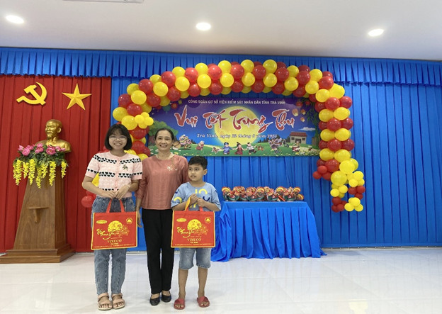 Chi đoàn Viện Kiểm sát nhân dân tỉnh Trà Vinh phối hợp Công đoàn tổ chức Chương trình “Vui Tết Trung thu”