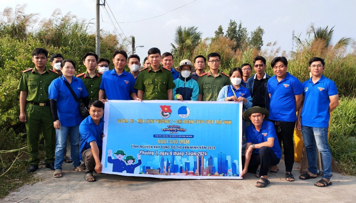 Tuổi trẻ Đoàn khối ra quân Ngày cao điểm “Tình nguyện xây dựng đô thị văn minh” năm 2024