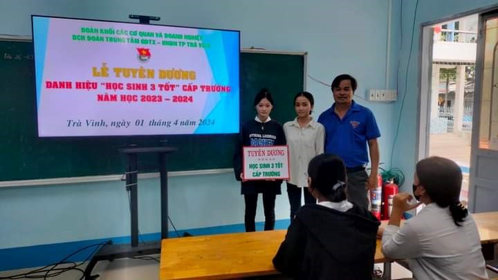 Đoàn Trung tâm GDTX – HNDN TP. Trà Vinh tổ chức tuyên dương danh hiệu “học sinh 3 tốt” cấp trường năm học 2023 – 2024