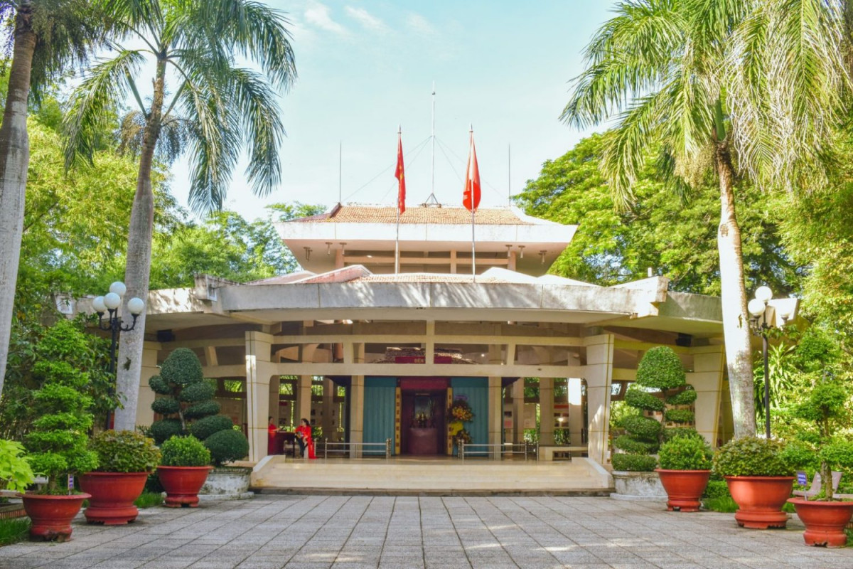 ĐỀN THỜ BÁC HỒ