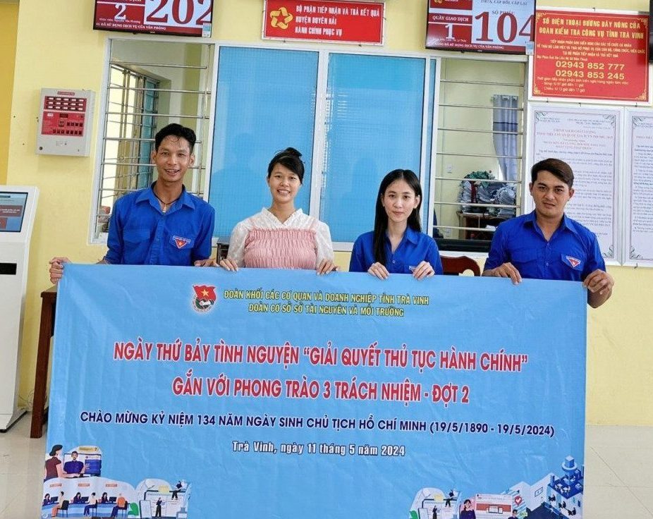 Đoàn khối tổ chức ngày thứ bảy tình nguyện “giải quyết thủ tục hành chính” gắn với phong trào 3 trách nhiệm, đợt 2 năm 2024