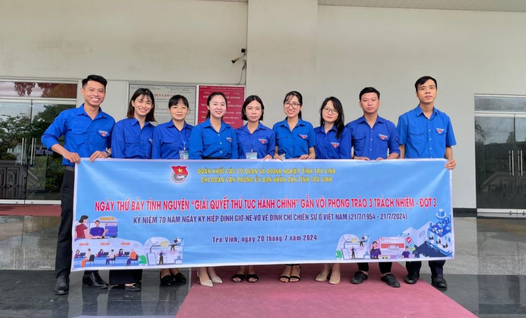 Đoàn khối tổ chức ra quân “Ngày thứ bảy tình nguyện” giải quyết thủ tục hành chính cho người dân gắn với phong trào 3 trách nhiệm, đợt 3 năm 2024
