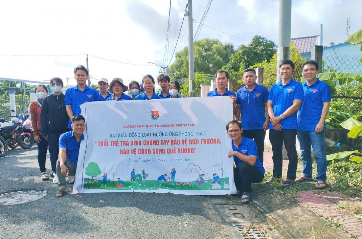 Tuổi trẻ Đoàn khối ra quân hưởng ứng phong trào “Chung tay bảo vệ môi trường – Bảo vệ dòng sông quê hương”, tháng 08/2024