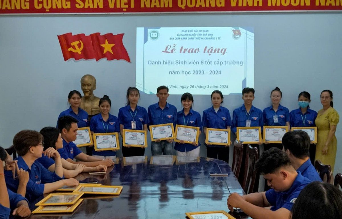 Đoàn Trường Cao đẳng Y tế Trà Vinh tổ chức tuyên dương danh hiệu “sinh viên 5 tốt” cấp trường năm học 2023 – 2024