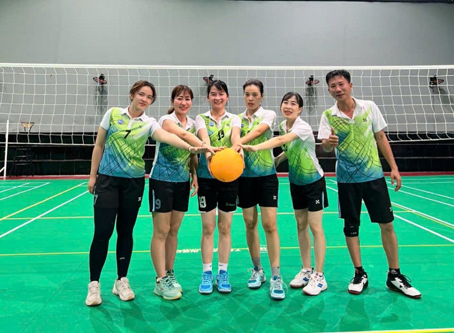Chi đoàn Công ty Cổ phần Cấp thoát nước Trà Vinh giao lưu bóng chuyền hơi nam – nữ chào mừng Lễ hội Ok Om Bok năm 2024