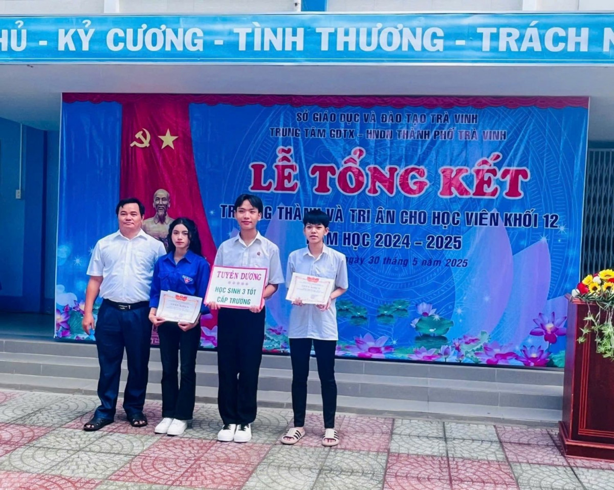 Đoàn trung tâm GDTX – HNDN TP. Trà Vinh tổ chức tuyên dương “học sinh 3 tốt” năm học 2024 – 2025