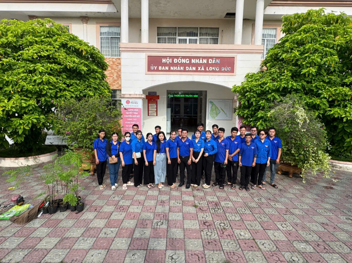 Tuổi trẻ Đoàn thanh niên Ủy ban nhân dân tỉnh ra quân Ngày chủ nhật xanh đợt 3 năm 2025 gắn với hưởng ứng phong trào “Tuổi trẻ Trà Vinh chung tay bảo vệ môi trường, bảo vệ dòng sông quê hương”