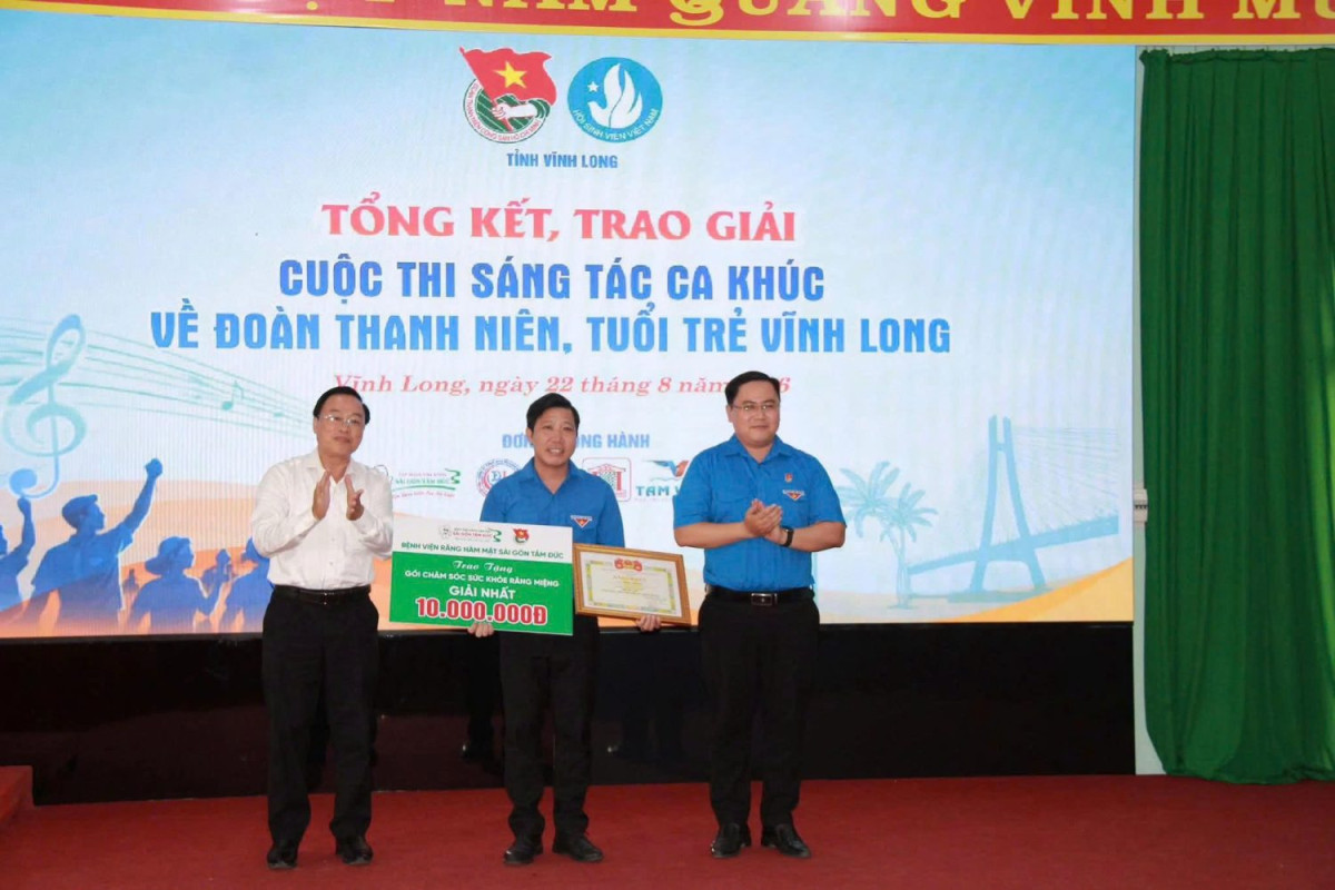 Tuổi trẻ Đoàn Thanh niên UBND tỉnh đạt nhiều thành tích tại Cuộc thi sáng tác ca khúc về Đoàn thanh niên, về Tuổi trẻ Vĩnh Long và Cuộc thi sáng tạo nội dung số “Vĩnh Long trong tôi”