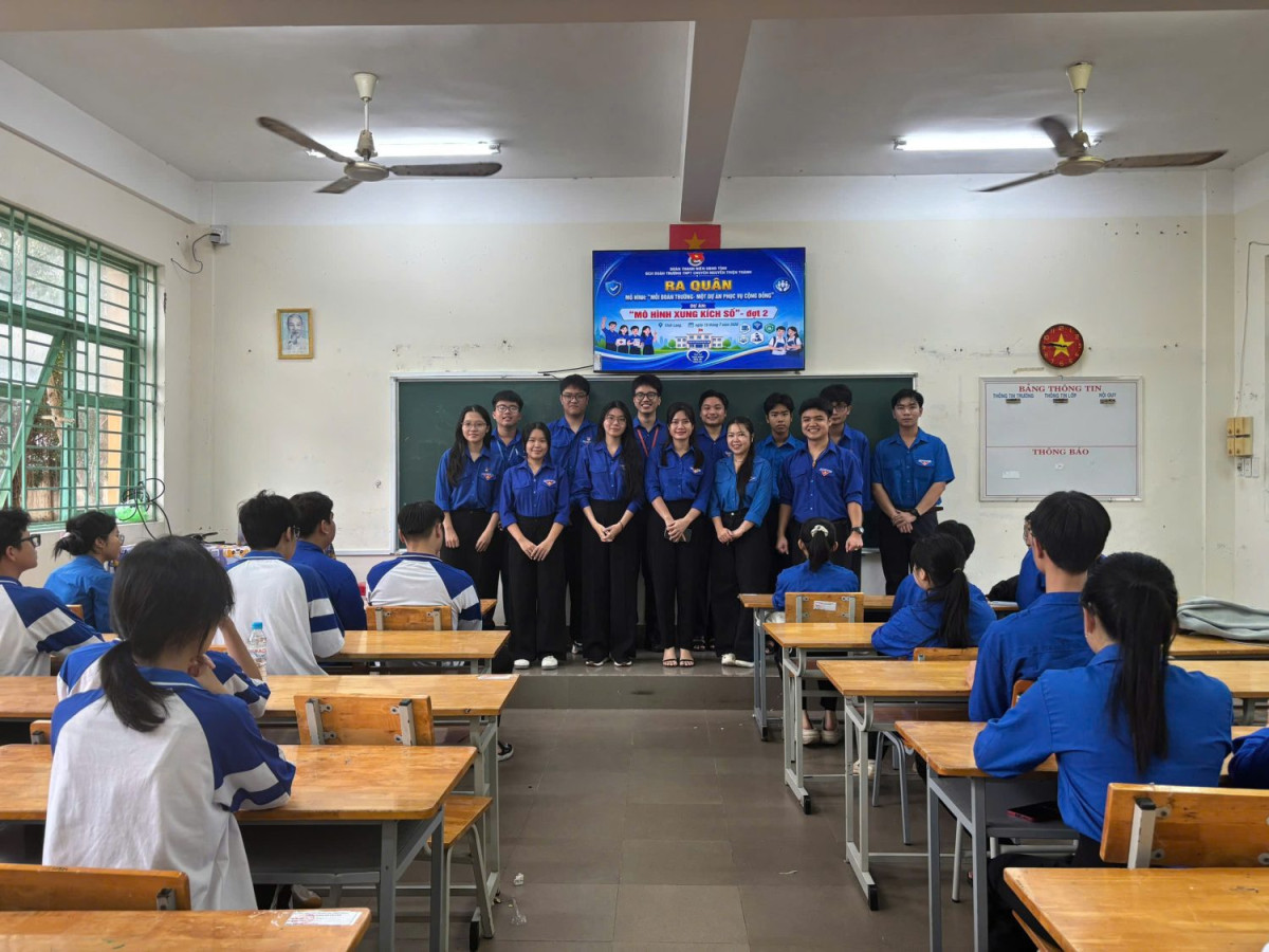Đoàn trường THPT Chuyên Nguyễn Thiện Thành: Sôi nổi các hoạt động trong chiến dịch hoa phượng đỏ năm 2026
